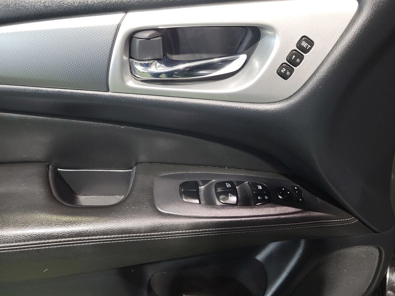 2018 Nissan Pathfinder Black  - photo #9