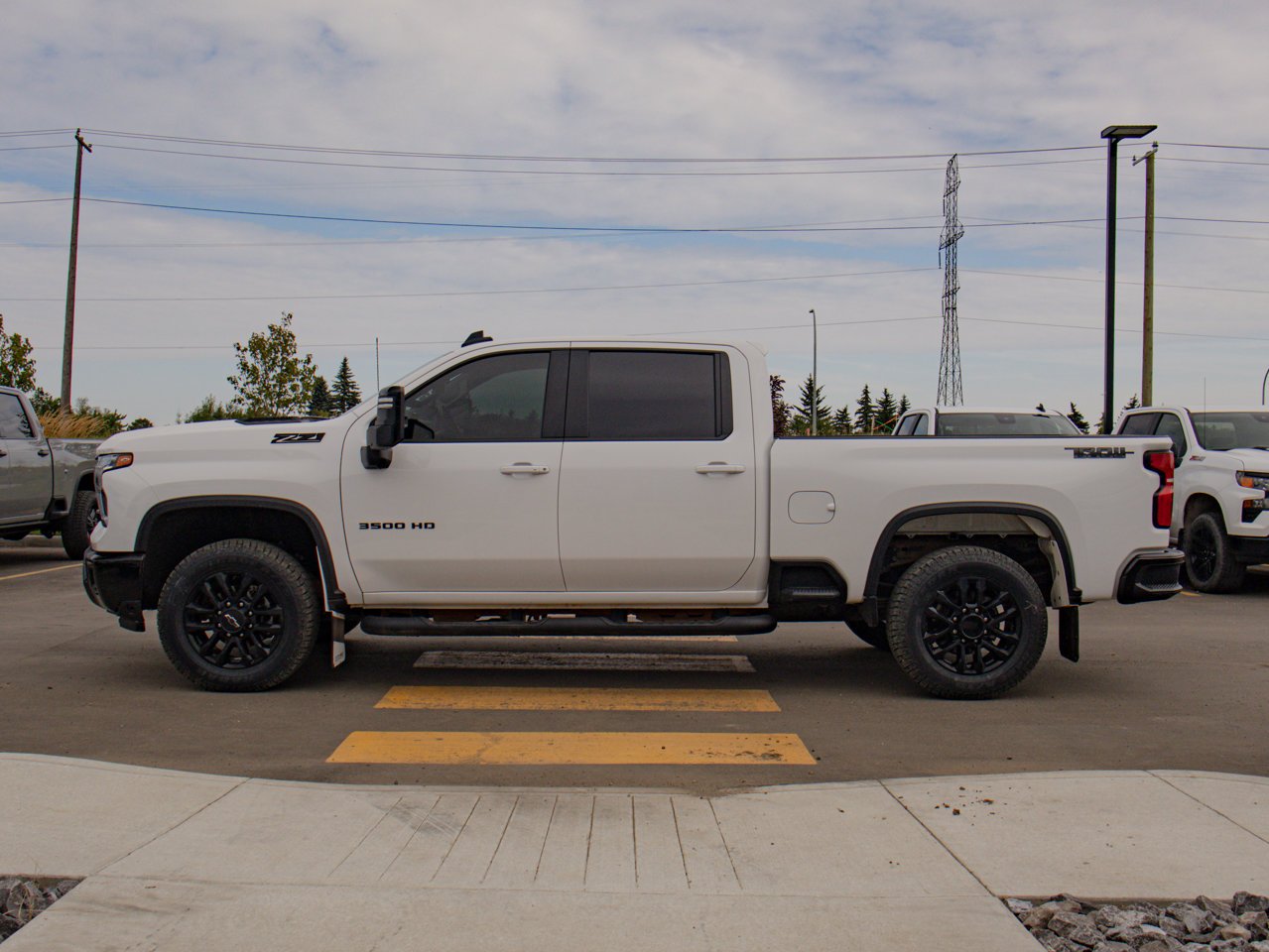 2025 Chevrolet Silverado 3500HD 4WD Crew Cab 159 LT White Sherwood Park - photo #6