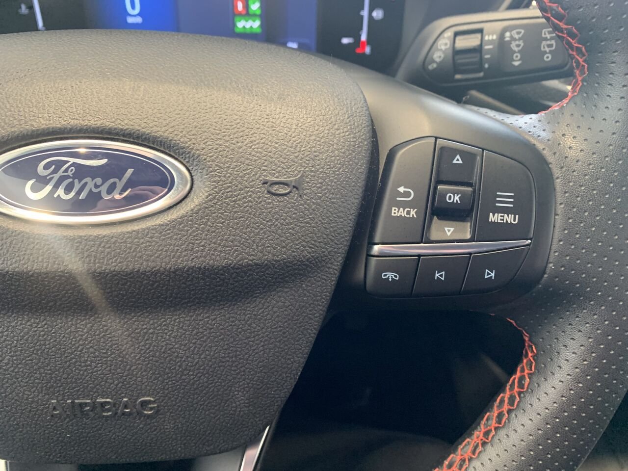 2025 Ford Escape ST-LINE HYBRIDE AWD White Châteauguay - photo #36