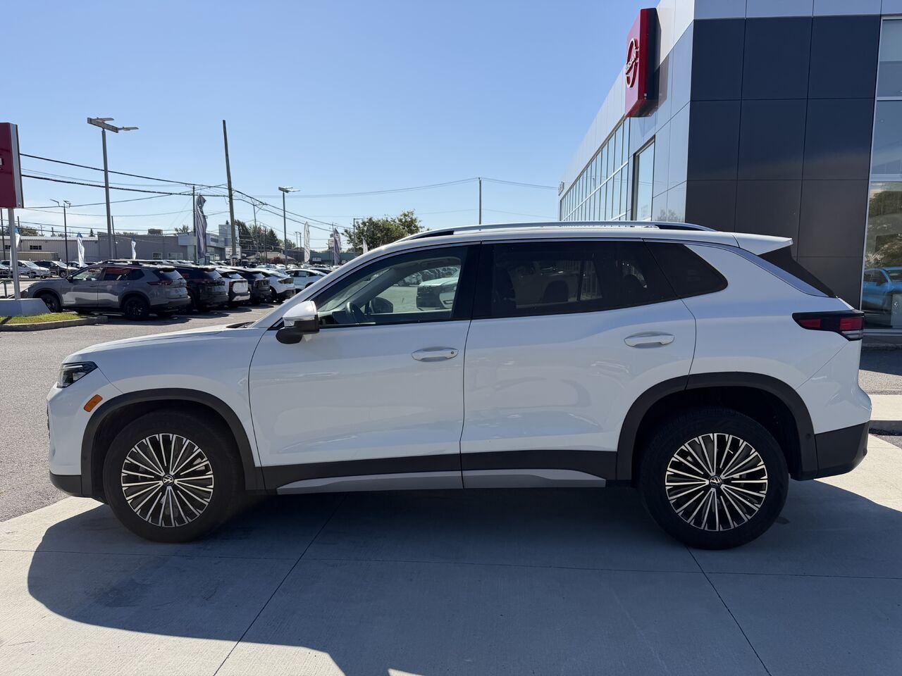 2026 Volkswagen Tiguan Comfortline 4MOTION White Châteauguay - photo #11