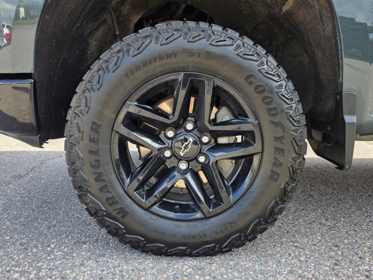 2025 Chevrolet Silverado 1500 Custom TrailBoss Z71 Green Mont-Laurier - photo #17
