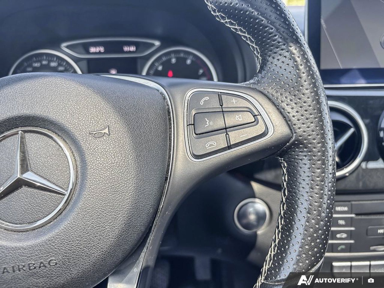 Mercedes-Benz B-Class WDDMH4GB5JJ447885 2018 Blanc Mirabel - photo #17