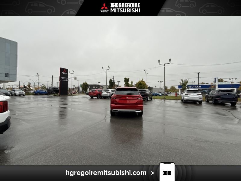 2024 Mitsubishi Outlander Red Laval - photo #8