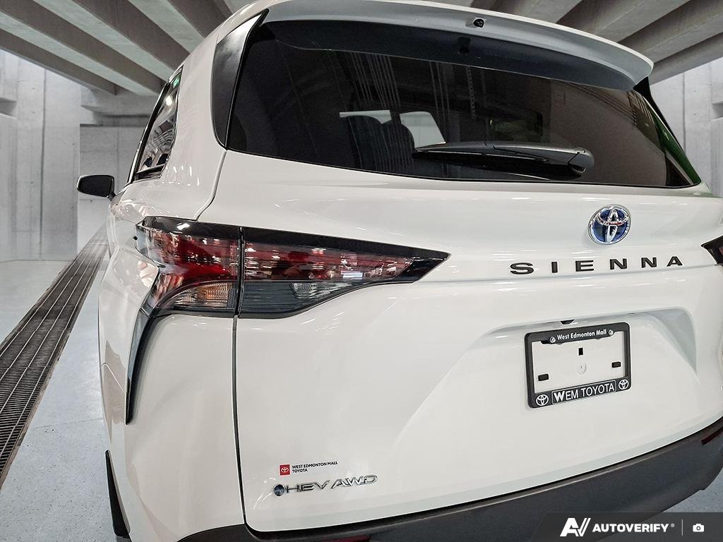 2025 Toyota Sienna 262057 | LE | JRKE1C White Edmonton - photo #9