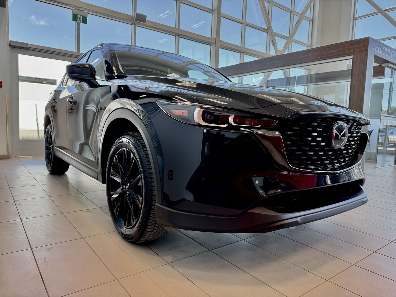 2022 Mazda CX-5 Black Notre-Dame-des-Prairies - photo #5