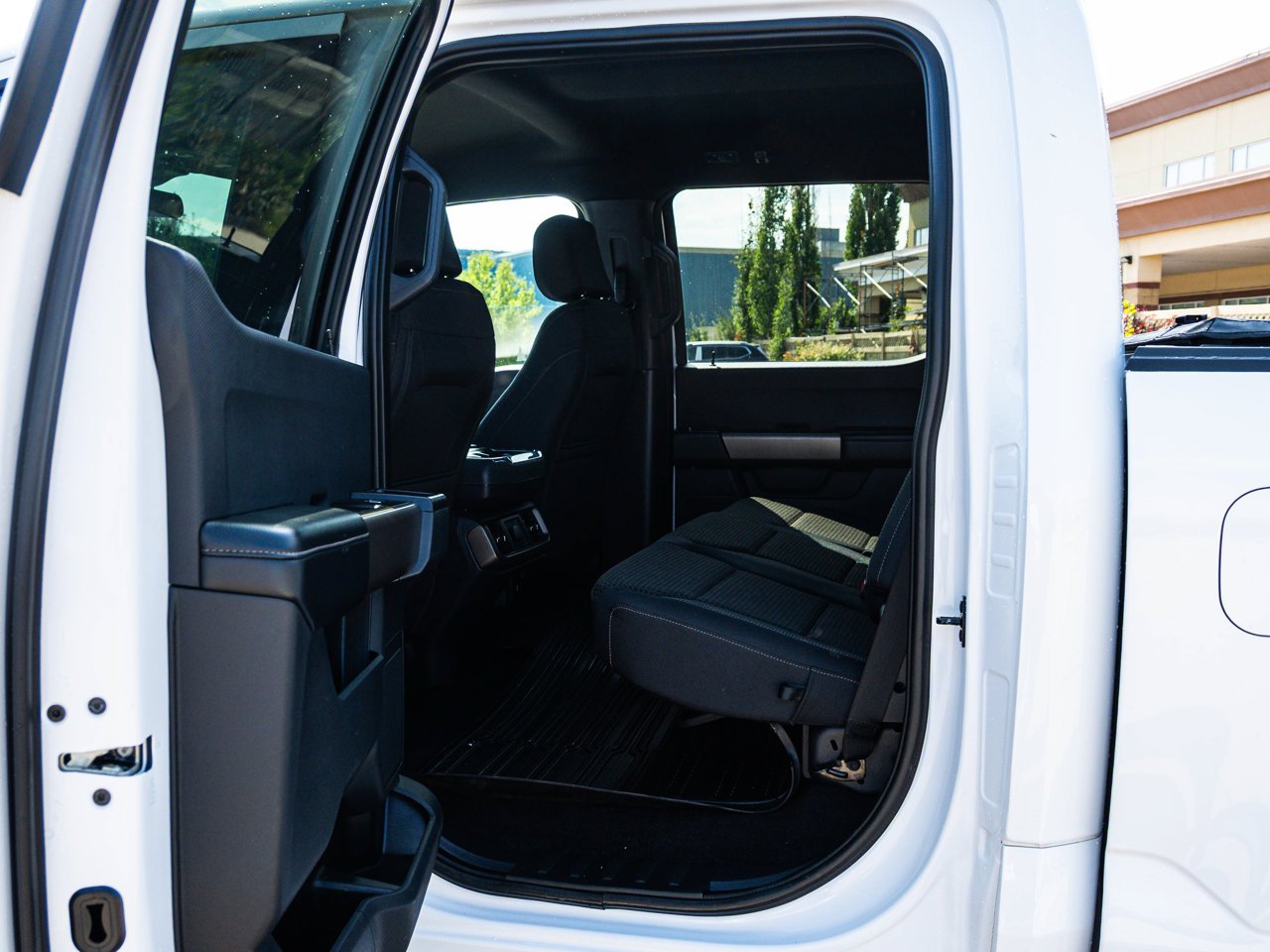 2024 Ford F-150 STX 4WD SuperCrew 5.5' Box White Sherwood Park - photo #24