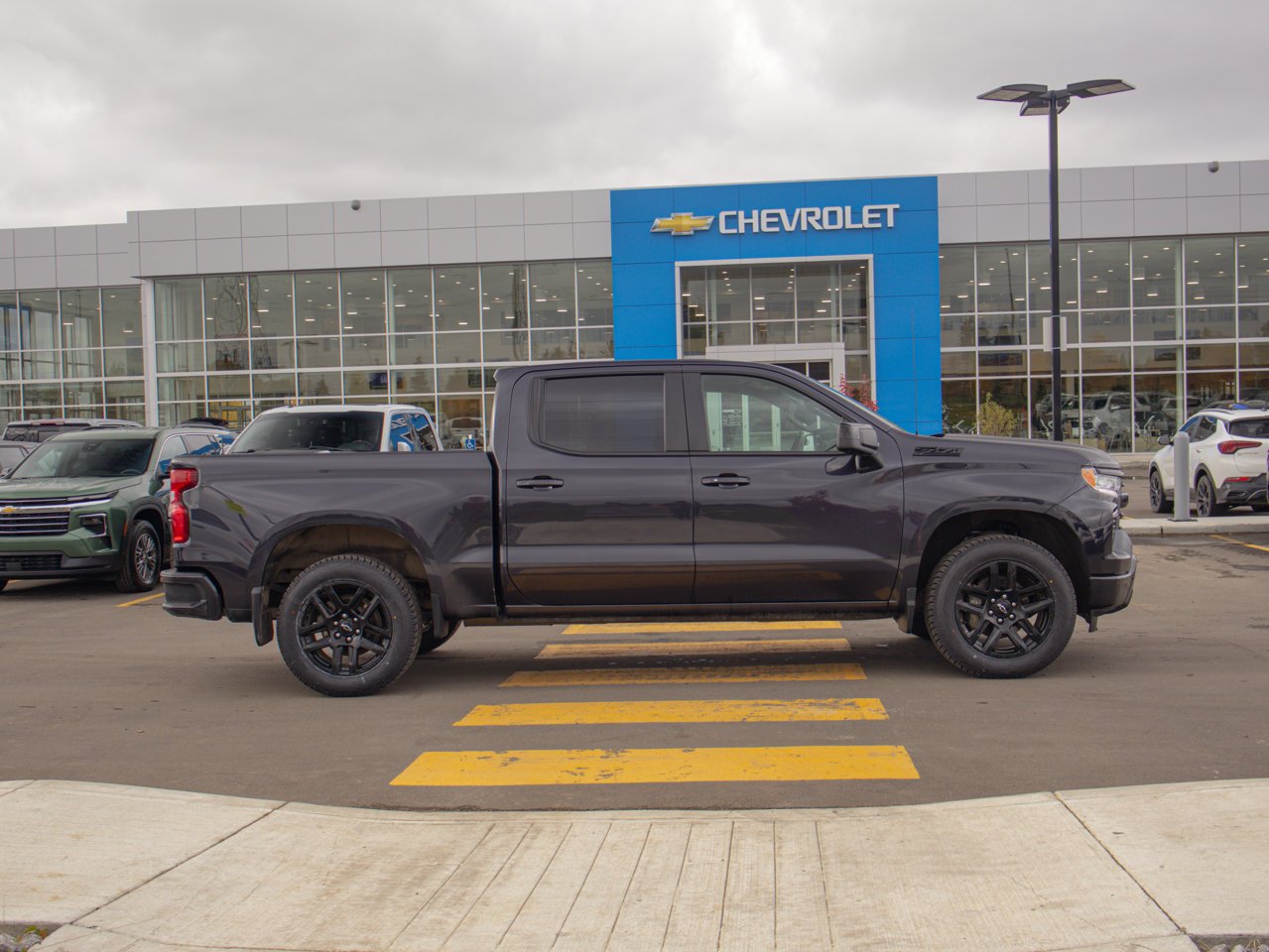 2024 Chevrolet Silverado 1500 4WD Crew Cab 147 RST Grey Sherwood Park - photo #11