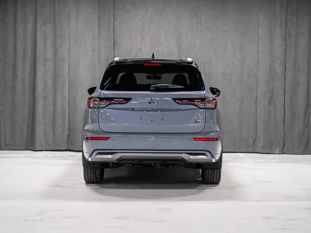 2026 Mitsubishi Outlander Plug-In Hybrid GT Moonstone Grey Premium Finish Montreal - photo #4