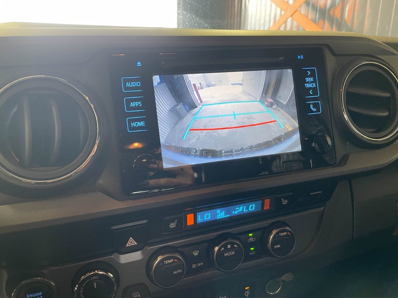 Toyota Tacoma SR5 TRD SPORT 4X4 *TOIT* NAV CUIR SIÈGES CHAUFF 2019 Bleu Saint-Jérôme - photo #16