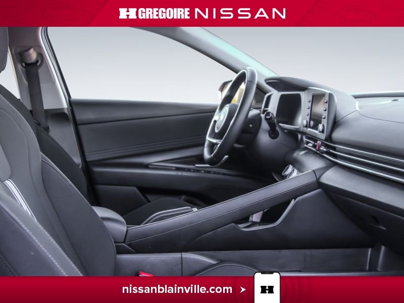 2025 Hyundai Elantra Grey Blainville - photo #22