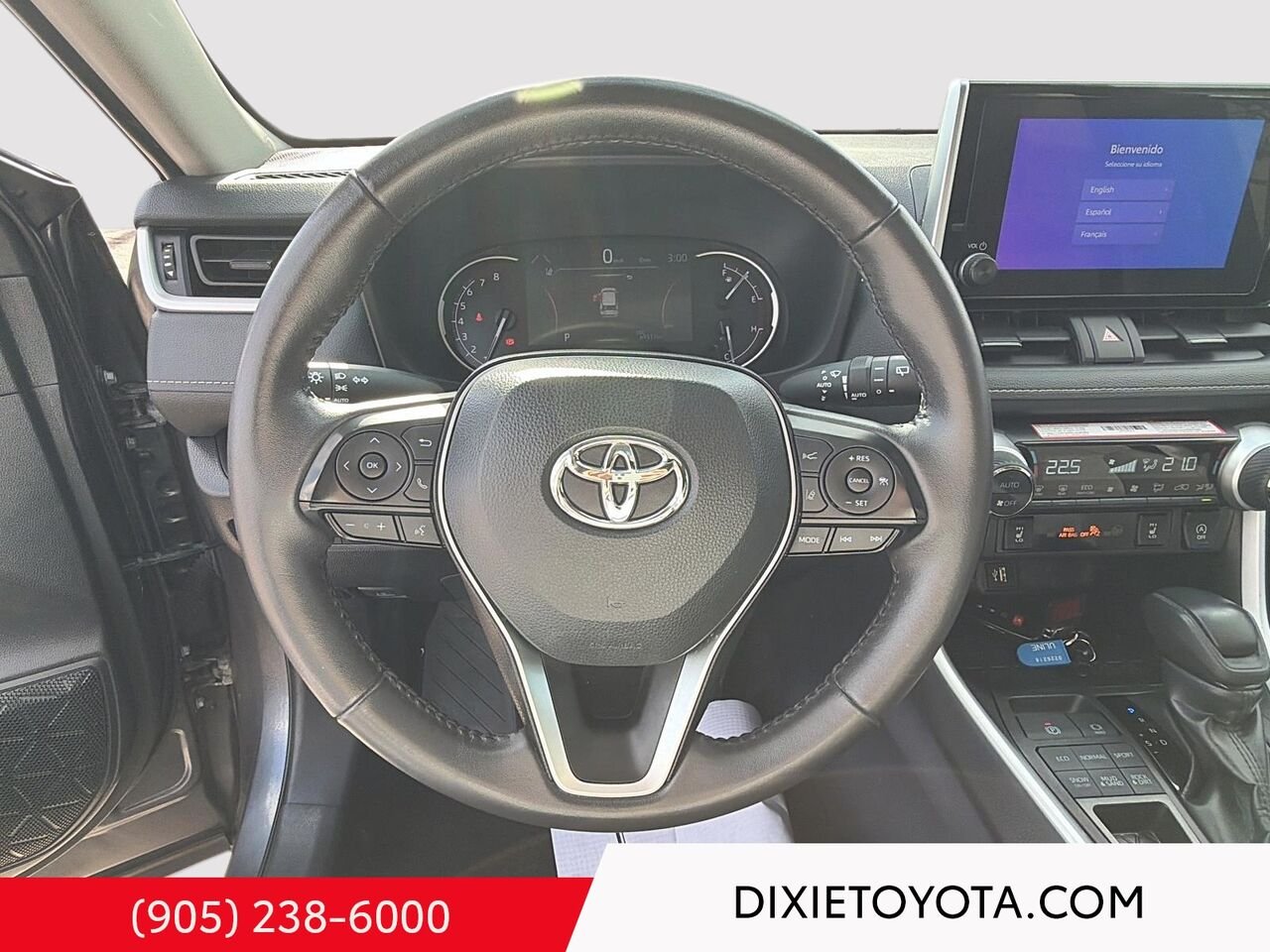 2024 Toyota RAV4 XLE AWD / CLEAN CARFAX / HEATED SEATS / MOONROOF / BACKUP CAMERA White Mississauga - photo #11