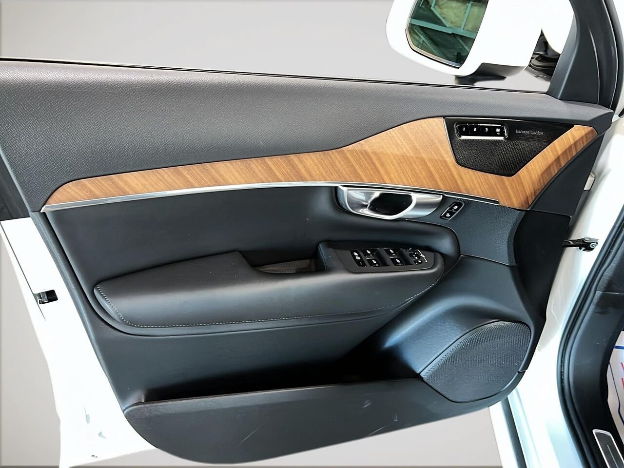 2024 Volvo XC90 Recharge PLUS BRIGHT THEME White Québec - photo #9