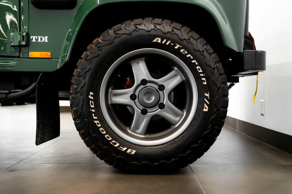 1997 Land Rover Defender Green Montreal - photo #7