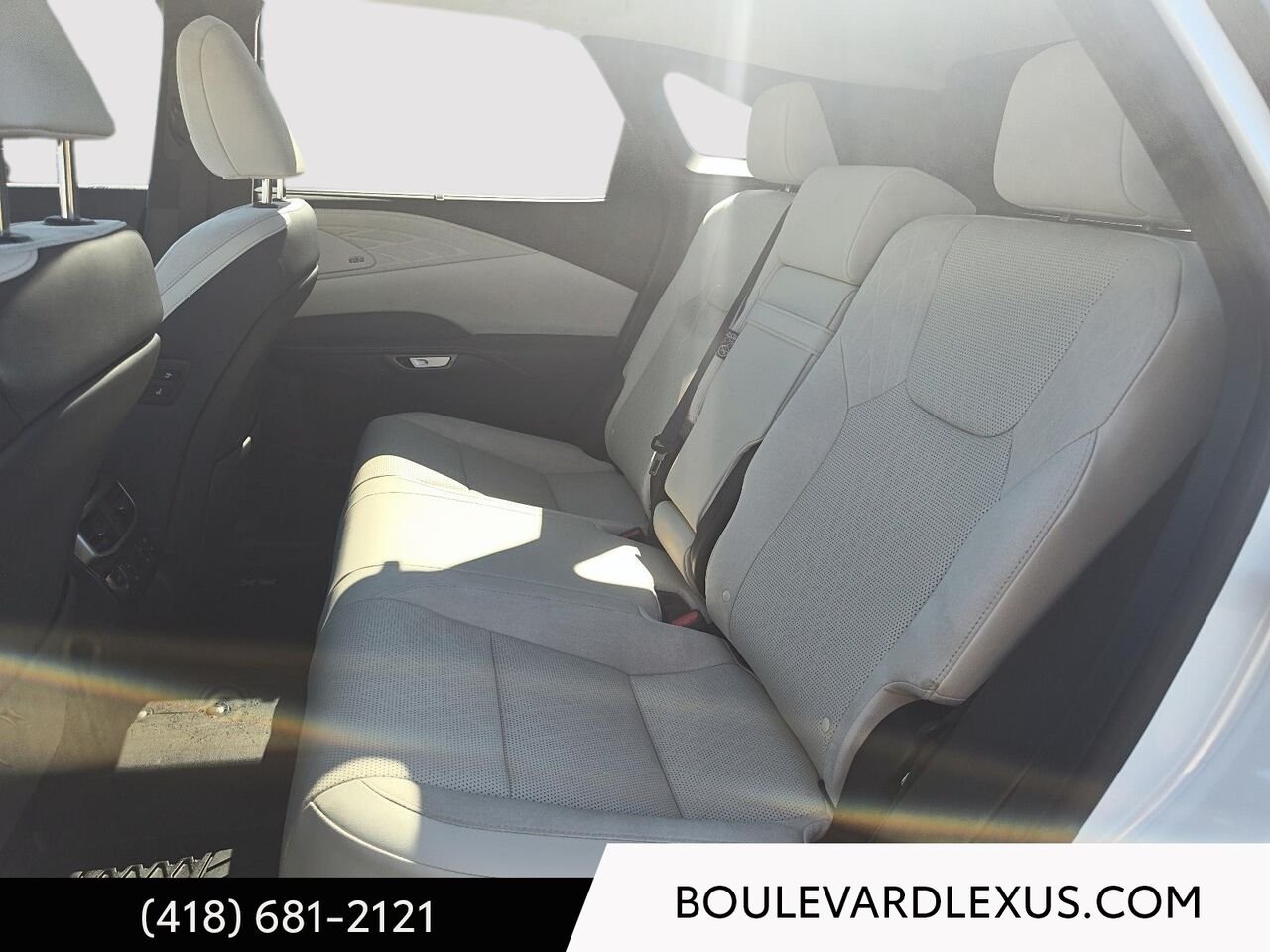 Lexus RX 20001A | RX 450h+ BA 2024 Blanc Québec - photo #19
