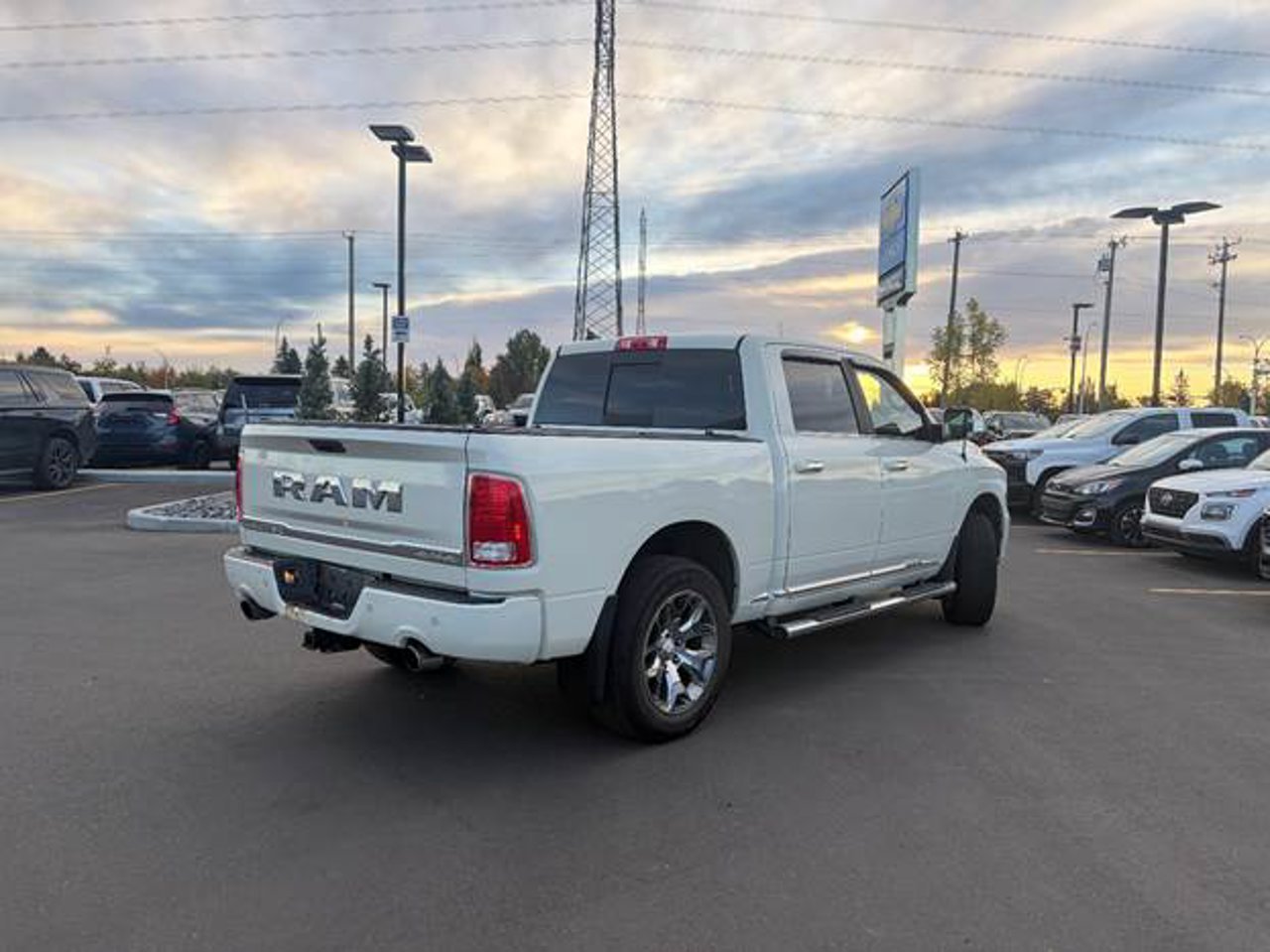 2018 Ram 1500 Limited 4x4 Crew Cab 5'7 Box *Ltd Avail* White Sherwood Park - photo #4