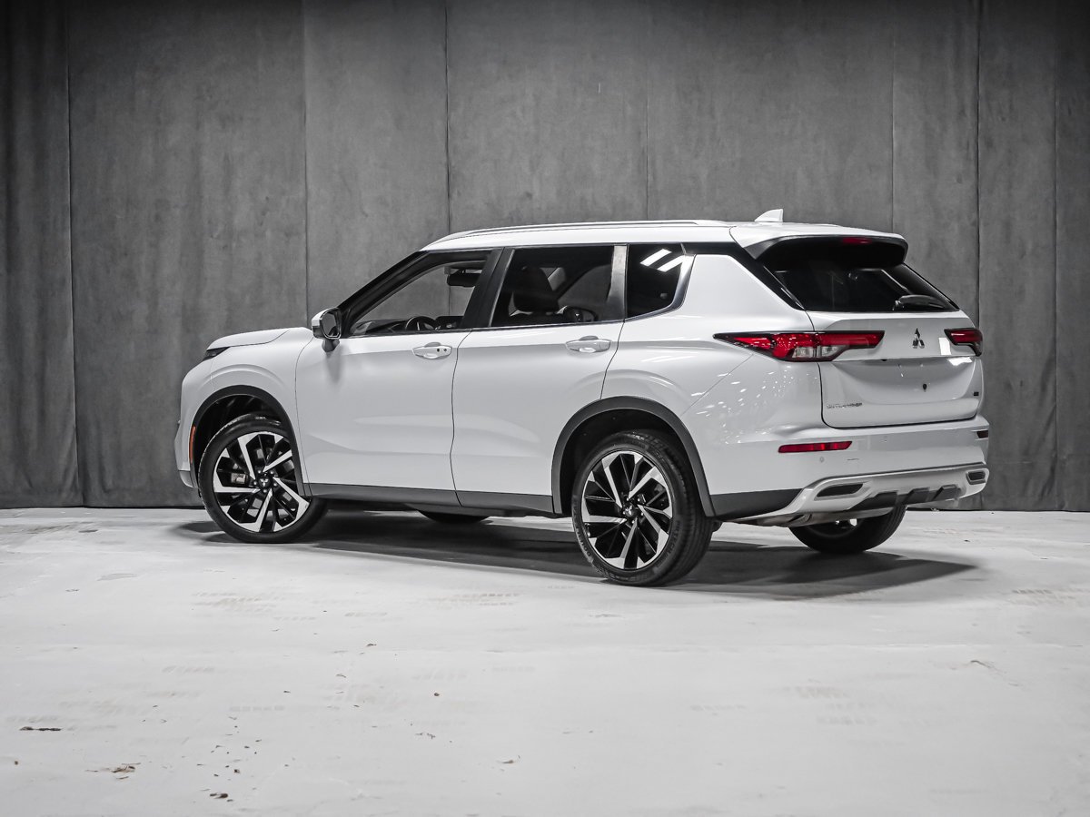 2023 Mitsubishi Outlander SEL S-AWC 7 PLACES White Montreal - photo #3