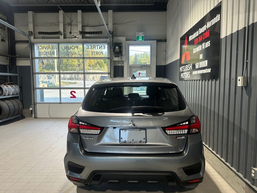 Mitsubishi RVR ES TA 2023 Gris