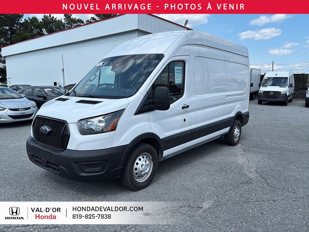 2025 Ford Transit fourgon utilitaire T-250 TI toit surélevé 148 po PNBV de 9 070 lb White Val-d'Or - photo #0