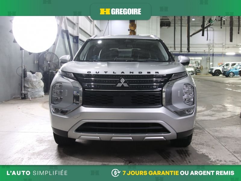 2022 Mitsubishi Outlander Grey Saint-Eustache - photo #1