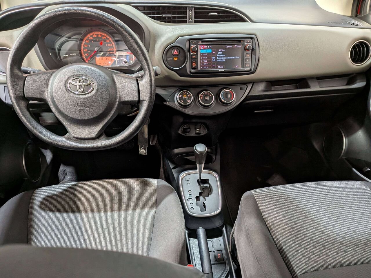 Toyota Yaris 3dr HB Auto CE 2015 Rouge Val-David - photo #22