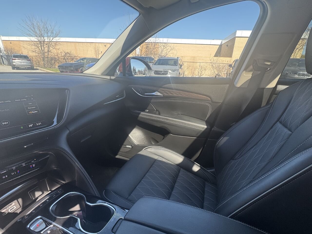 BUICK ENVISION AVENIR Avenir 4 portes TI 2023 Rouge Ottawa & Gatineau - photo #3