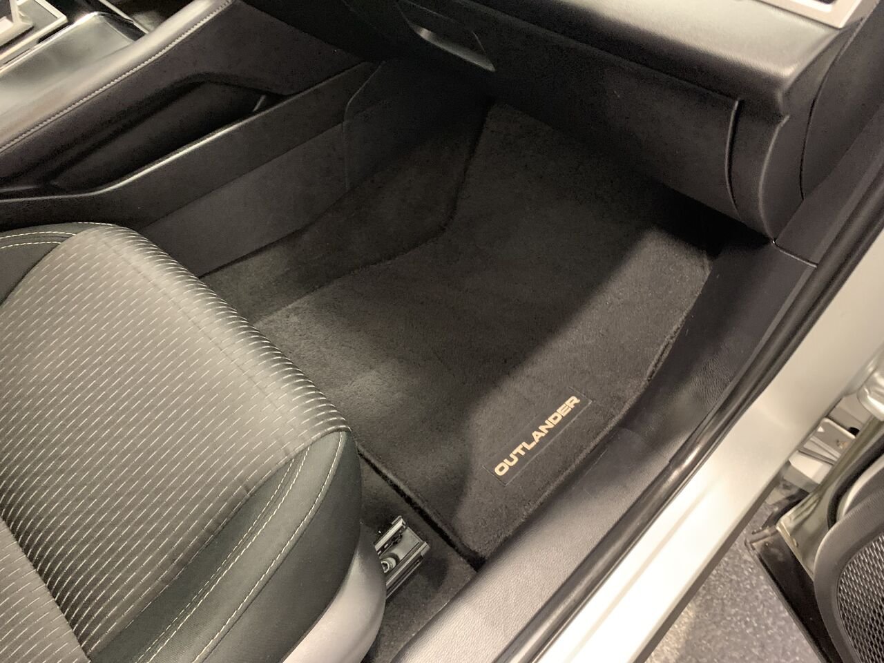 Mitsubishi Outlander SE AWD SE, AWD, 2.5L 2023 Argent Châteauguay - photo #13