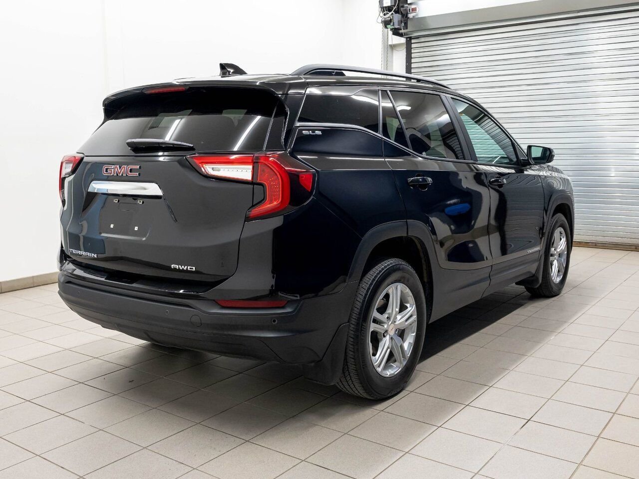 GMC Terrain SLE AWD *SIÈGES CHAUF* HAYON ELEC CARPLAY REG ADAP 2024 Noir Saint-Jérôme - photo #7