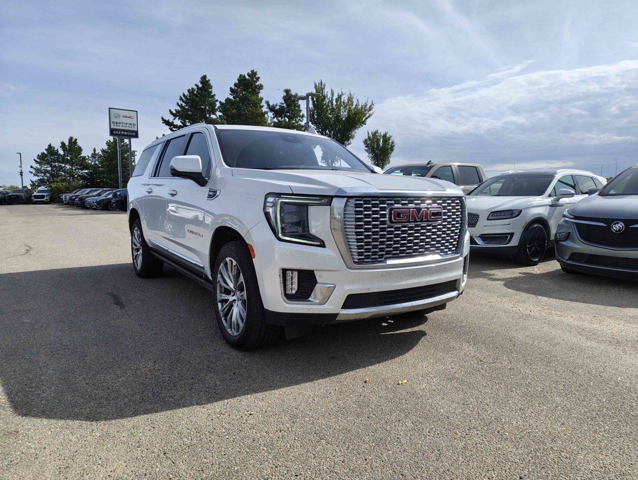 2023 GMC Yukon XL 4WD 4dr Denali White Sherwood Park - photo #2