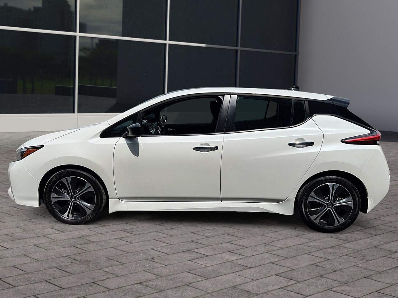 Nissan LEAF SV 40 KWH 2021 Blanc Québec - photo #21
