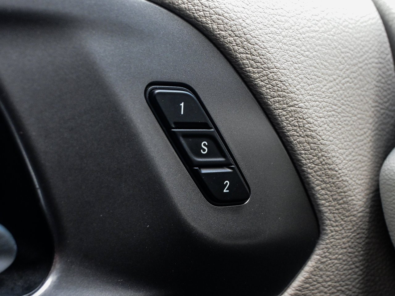 2023 Chrysler Pacifica Touring L AWD White Sherwood Park - photo #13