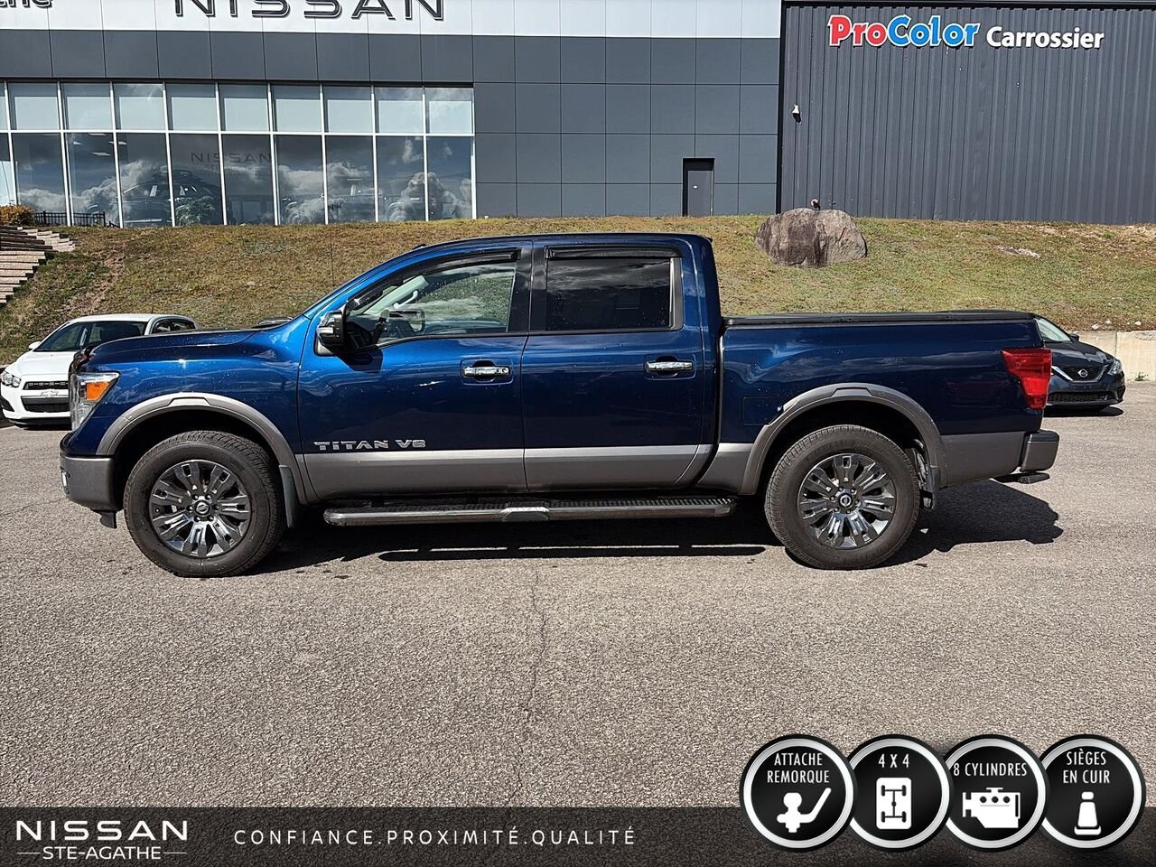 Nissan Titan Platine cabine double 4x4 | BAS KILOMÉTRAGE | CAPACITÉ DE REMORQUAGE 8 500 LB 2018 Bleu Saint-Jérôme - photo #6