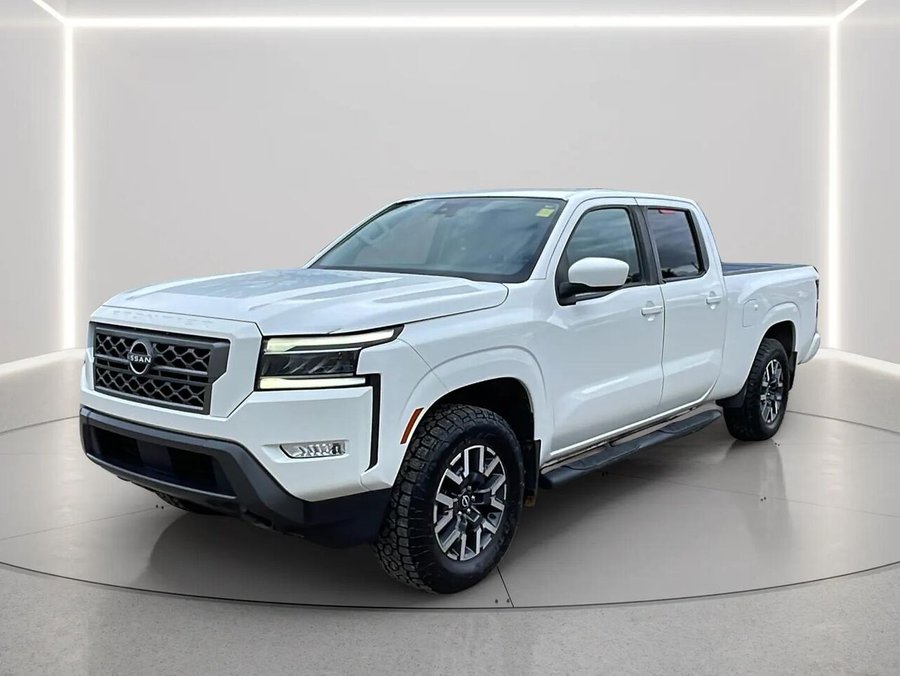 Nissan Frontier SV cabine double caisse longue 4x4 2022 Blanc