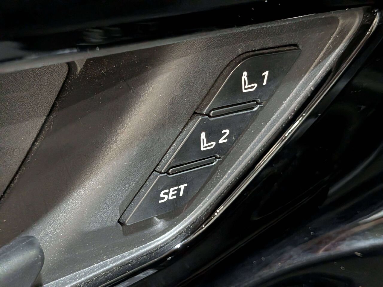 2023 Subaru Solterra AWD w/Luxury Package White Val-David - photo #33