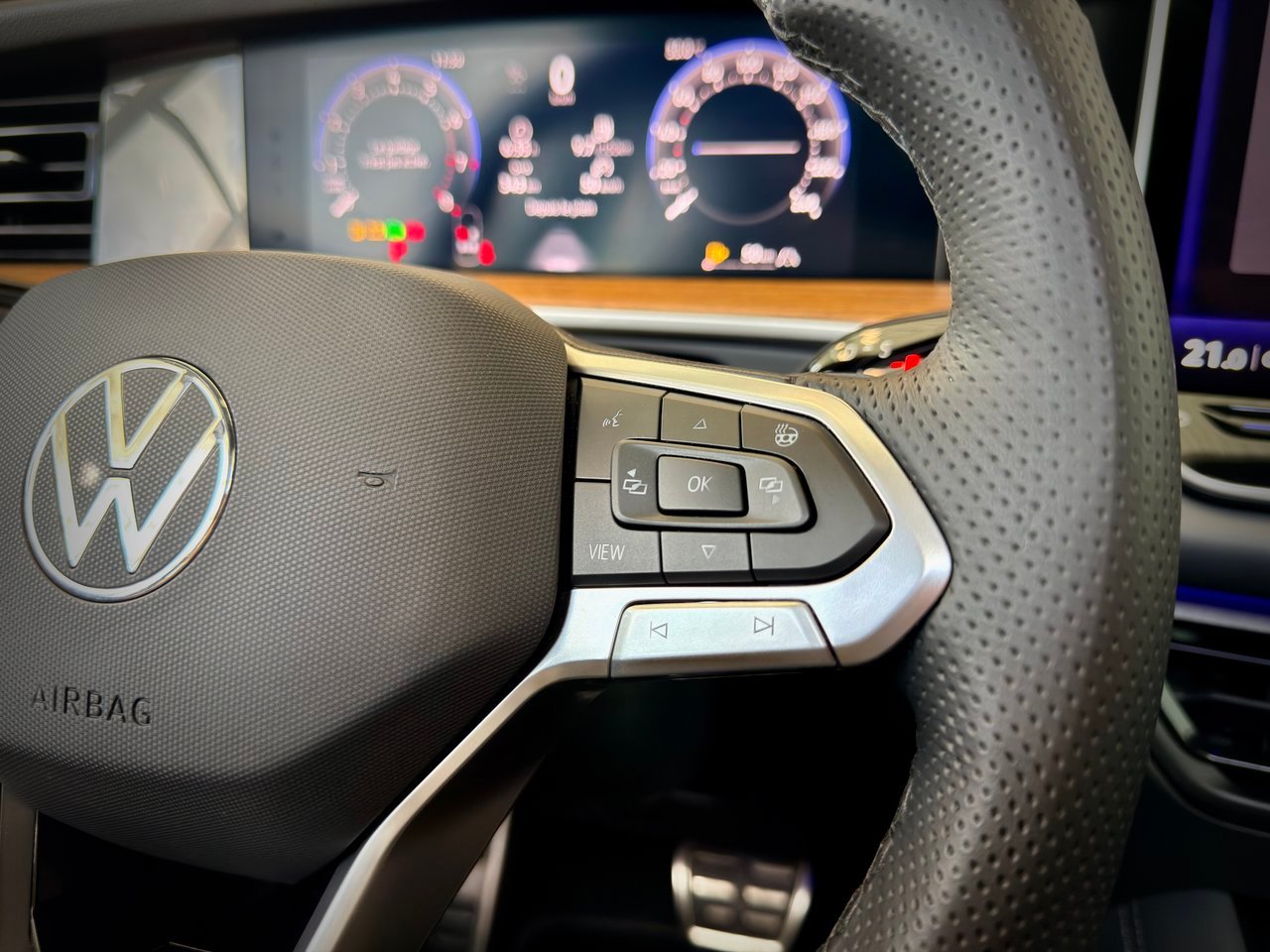 2026 Volkswagen Tiguan Black Notre-Dame-des-Prairies - photo #22
