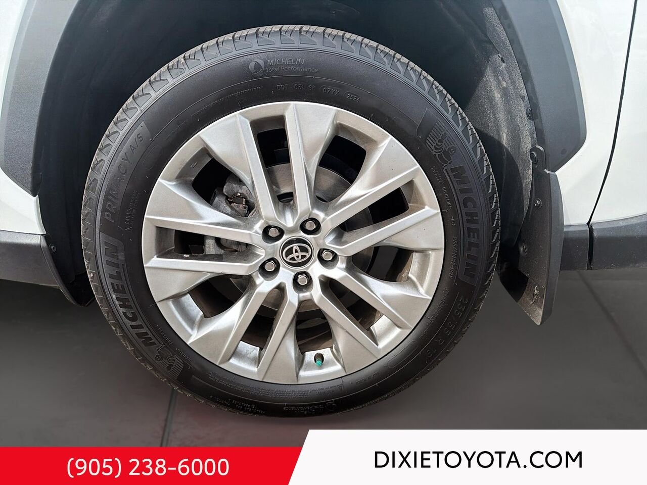 2024 Toyota RAV4 LIMITED AWD / CLEAN CARFAX / HEATED AND VENTILATED SEATS / MOONROOF / ALLOY WHEELS / CARPLAY AND ANDROID AUTO White Mississauga - photo #6