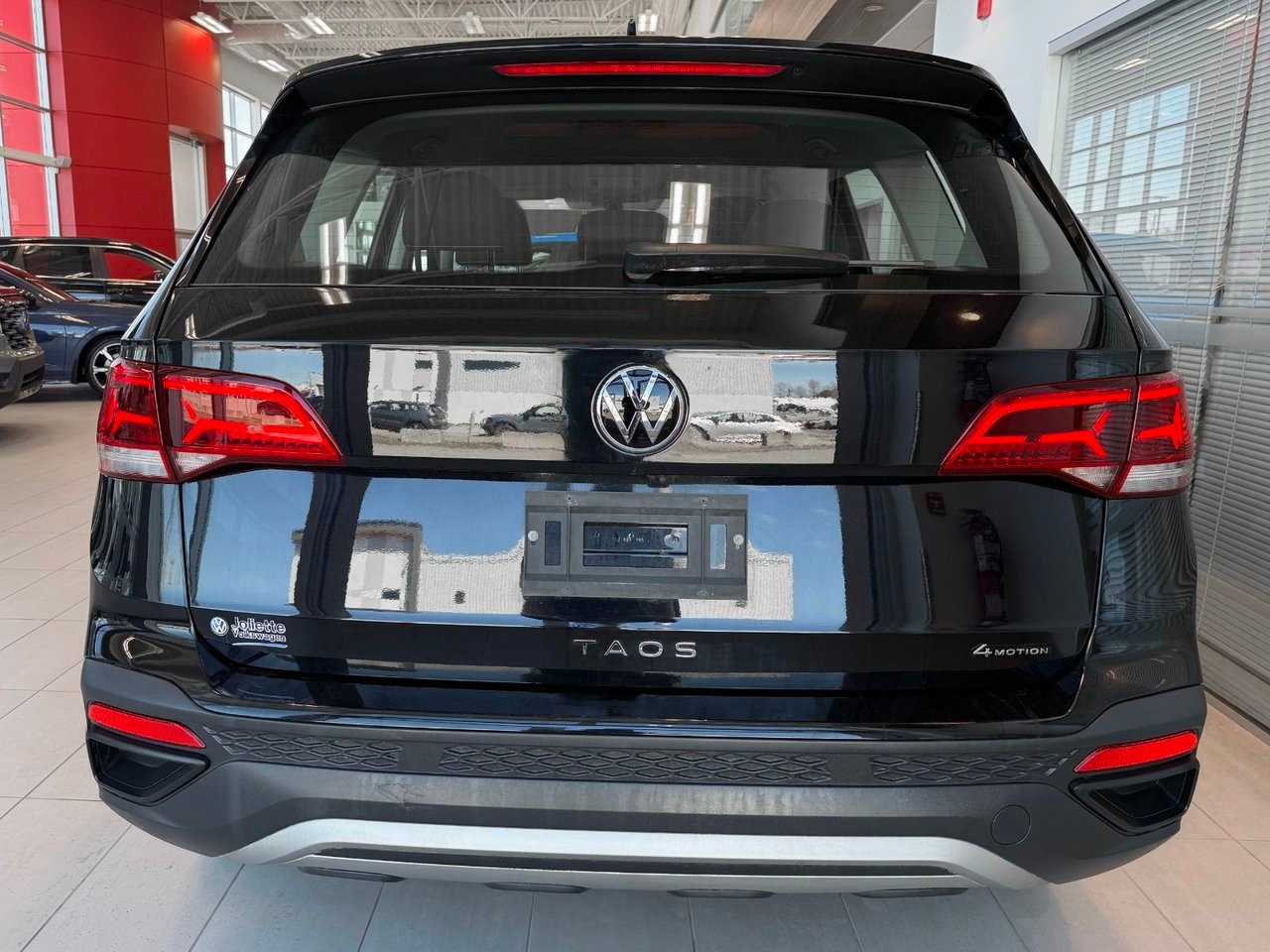 2024 Volkswagen Taos Black Notre-Dame-des-Prairies - photo #13