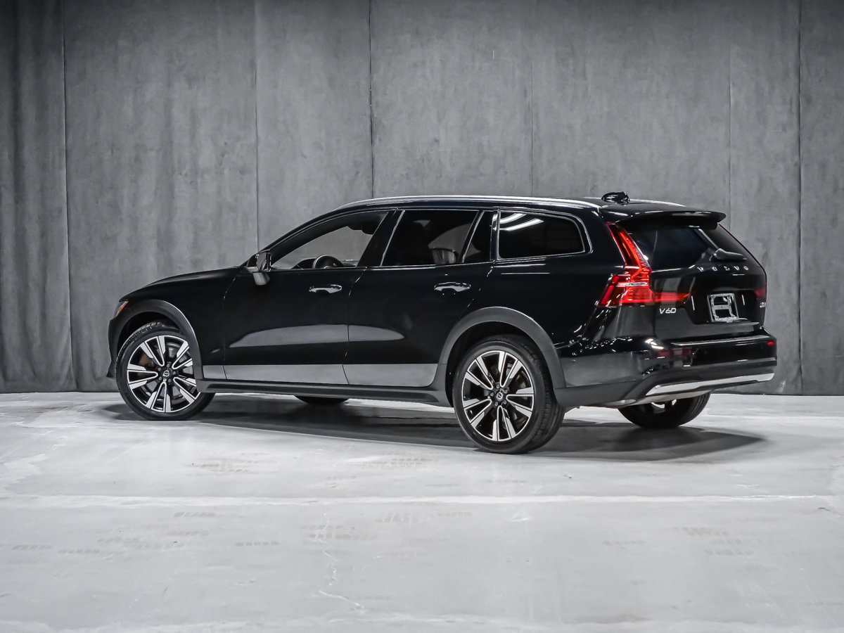 2023 Volvo V60 Cross Country B5 PLUS CLIMAT POLESTAR HARMAN KARDON Black Montreal - photo #3