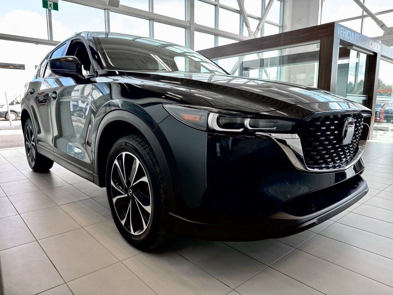 2022 Mazda CX-5 Black Notre-Dame-des-Prairies - photo #5