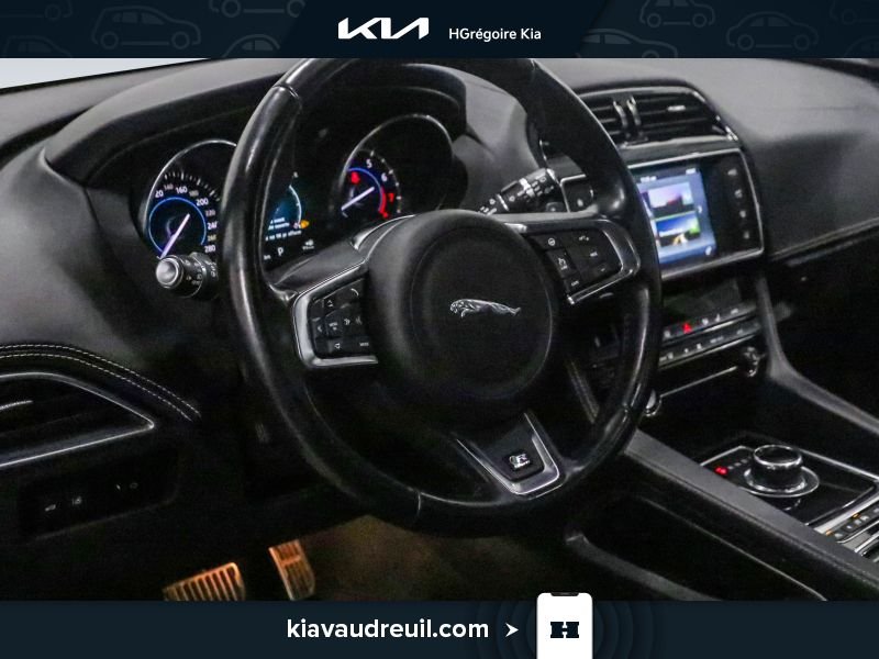 Jaguar F-PACE 2017 Noir Blainville - photo #8