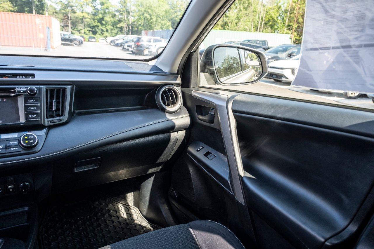 2018 Toyota RAV4 Grey Gatineau - photo #24