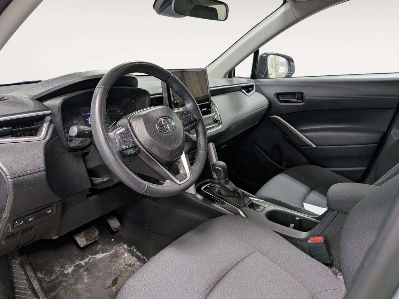 Toyota Corolla Cross LE AWD/SIÈGES CHAUFFANTS/AC BIZONE/VOLANT CHAUFFANT/BLUETOOTH 2025 Argent sonique métallisé Sherbrooke - photo #8