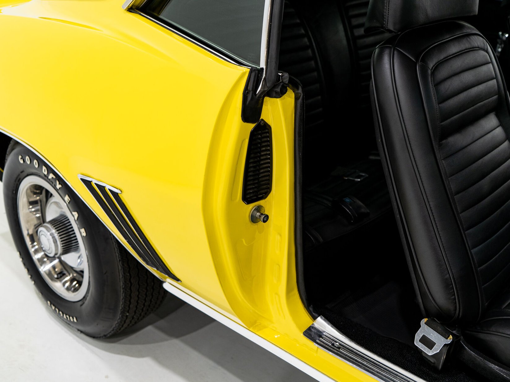 Chevrolet Camaro SS **PRIX EN USD** With factory A/C 1969 Jaune Montréal - photo #59