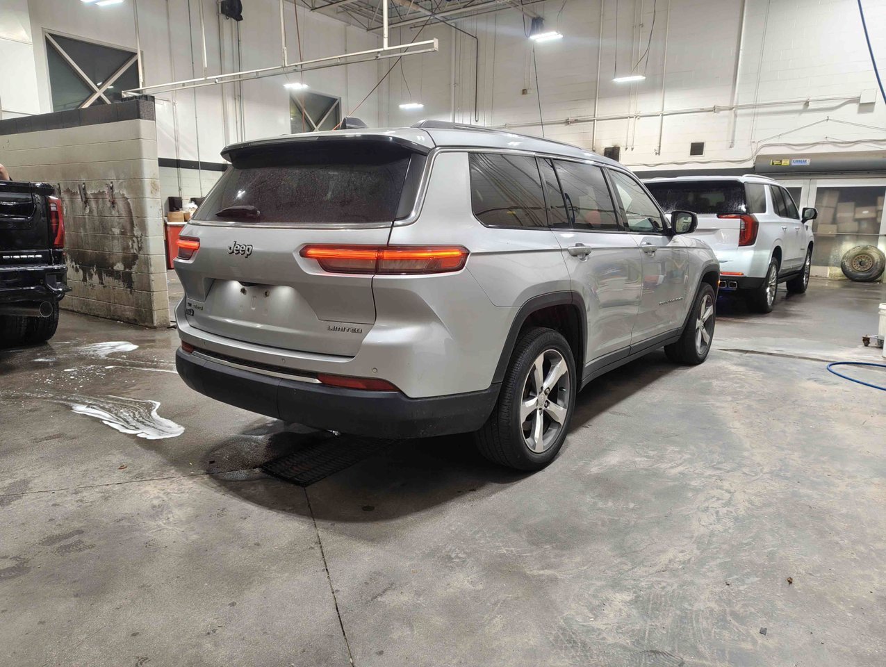 2021 Jeep Grand Cherokee L Limited 4x4 Grey Sherwood Park - photo #5