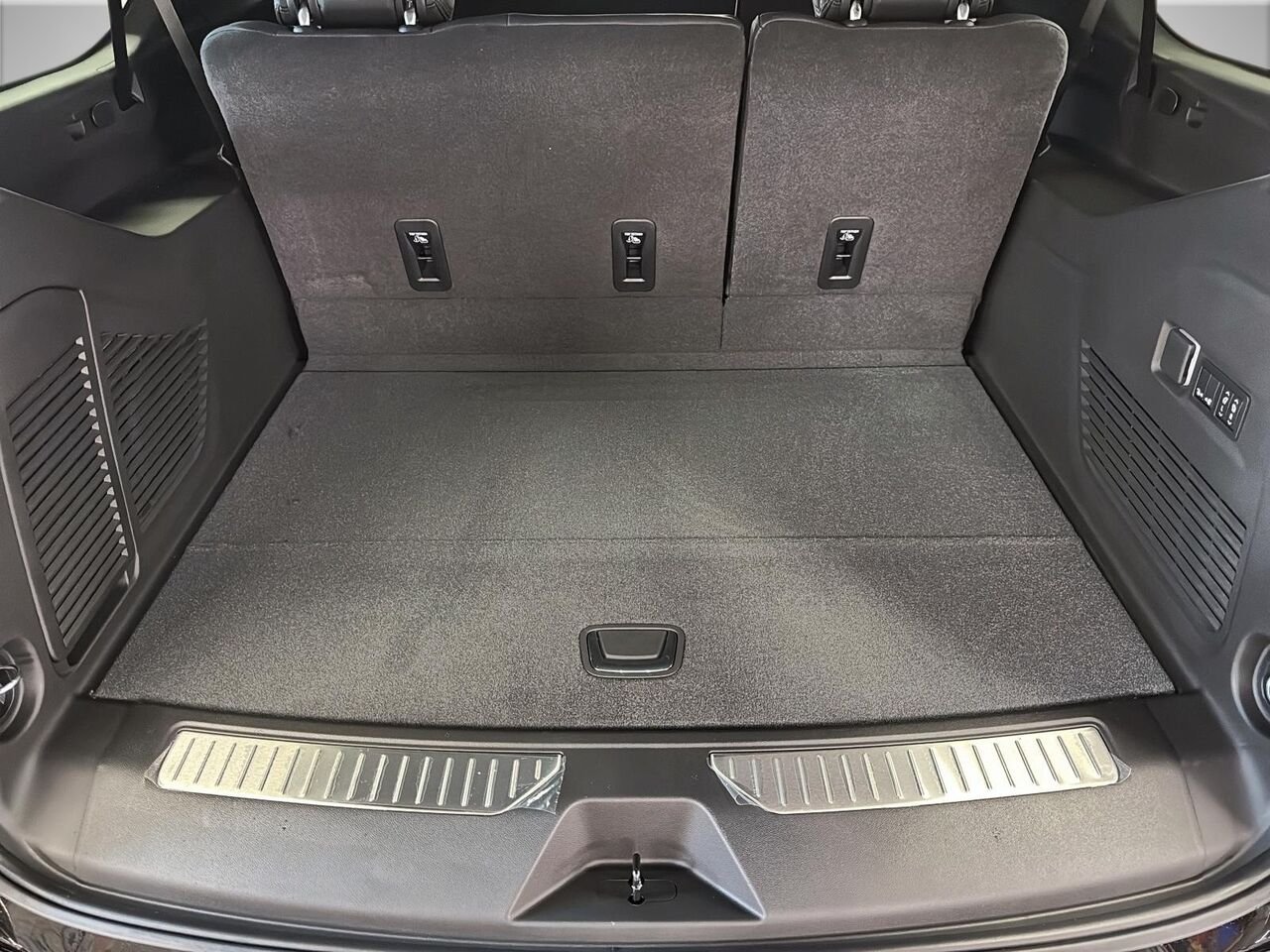 CHEVROLET Suburban HIGH COUNTRY 2027 NOIR Saint-Hyacinthe - photo #5