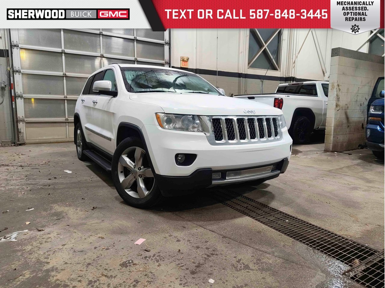 2013 Jeep Grand Cherokee 4WD 4dr Overland White Sherwood Park - photo #0