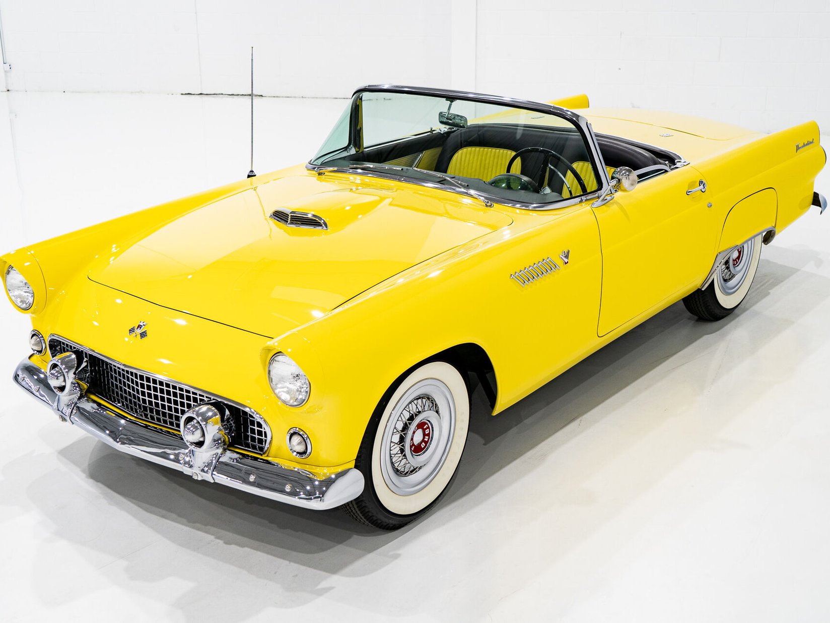 Ford Thunderbird **PRICE IN USD** Fully restored 1955 Montréal - photo #24