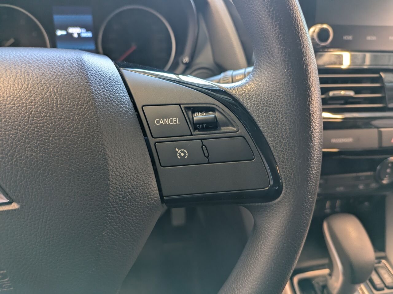 2024 Mitsubishi Eclipse Cross Silver Gatineau - photo #7