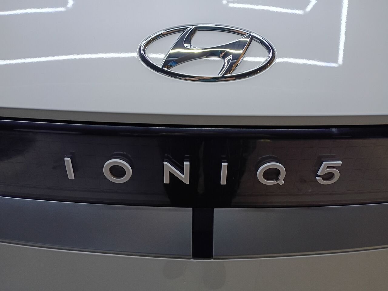 2023 Hyundai IONIQ 5 White Blainville - photo #10