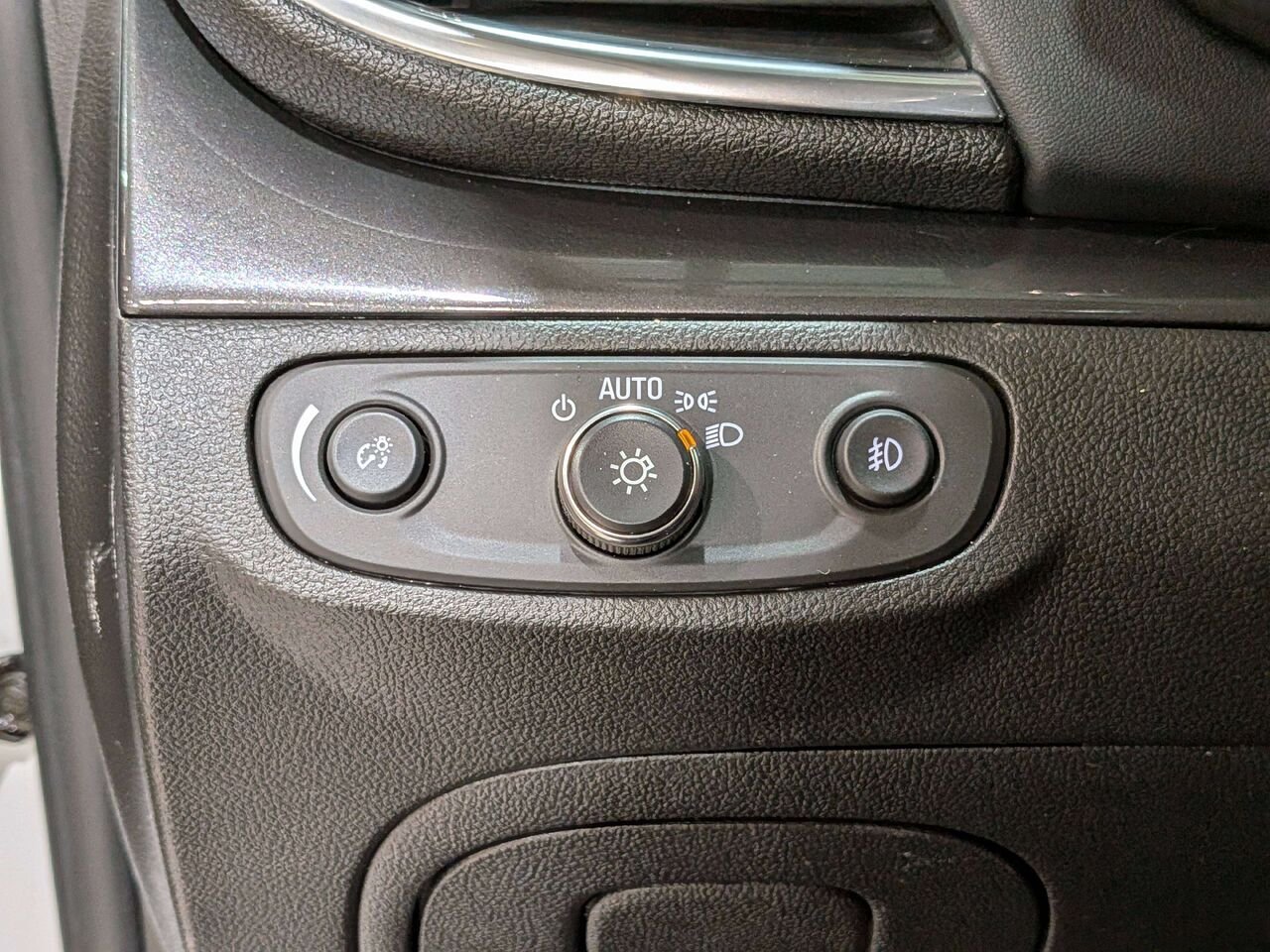 2018 Buick Encore FWD 4dr Essence White Val-David - photo #32