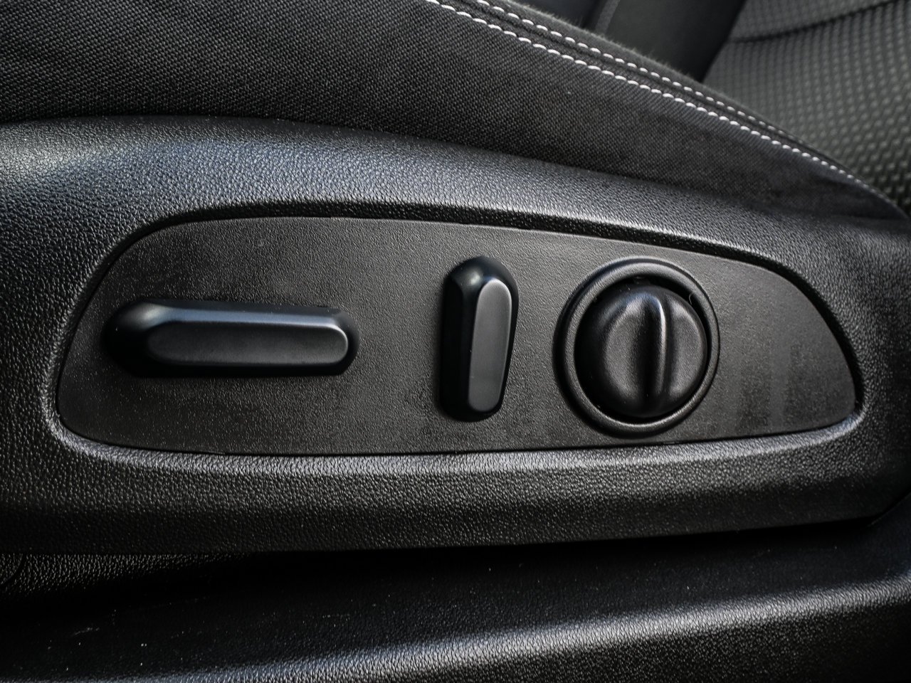 2024 GMC Terrain AWD 4dr SLE Black Sherwood Park - photo #16